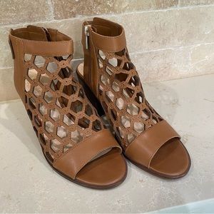 VINCE CAMUTO - Mesh Leather Booties Sz8